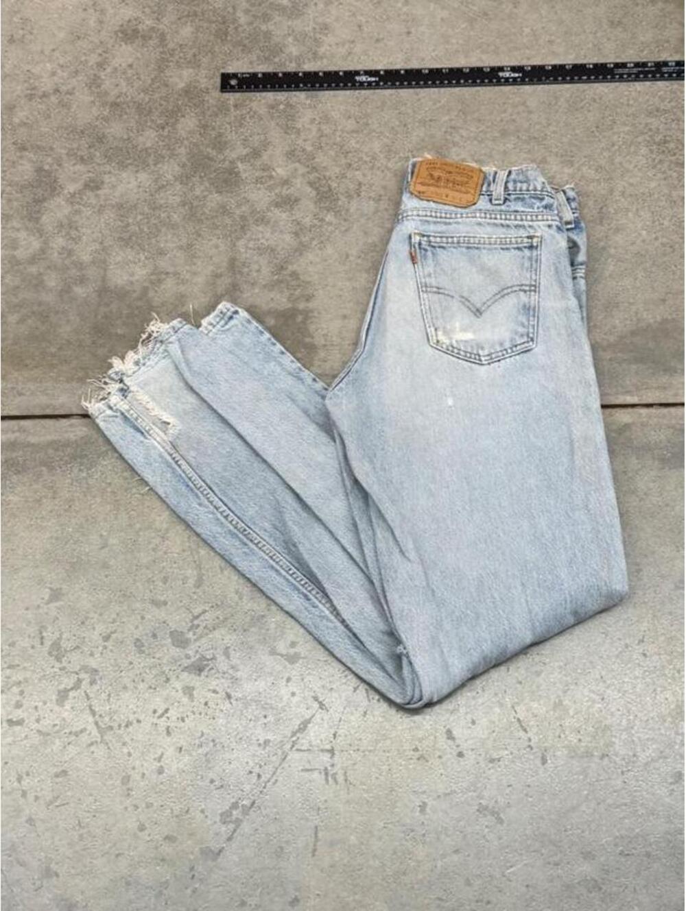 vintage levis 550 thrashed faded blue relaxed baggy fit jeans size 32 x 34
